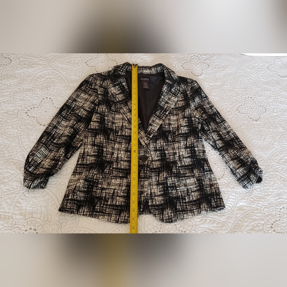 SOHO Apparel Ltd. B&W Blazer - Picture 8 of 10